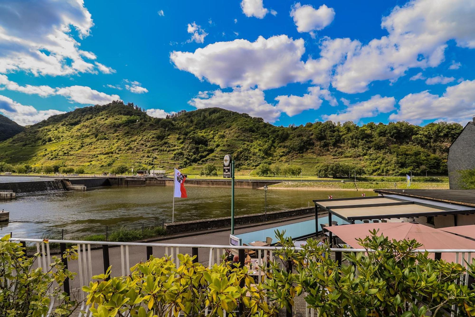 Exklusive Moselidylle: Fewo Mit Traumhaftem Staustufenblick, Netflix, Terrasse Neef Zewnętrze zdjęcie